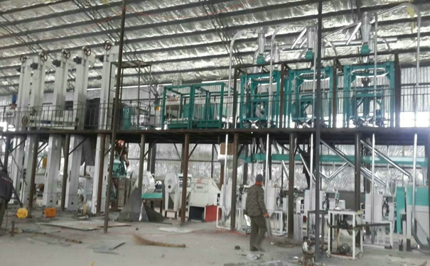 <a href=http://www.cksalon.com/product/6/ target=_blank class=infotextkey>玉米深加工機(jī)械</a>
